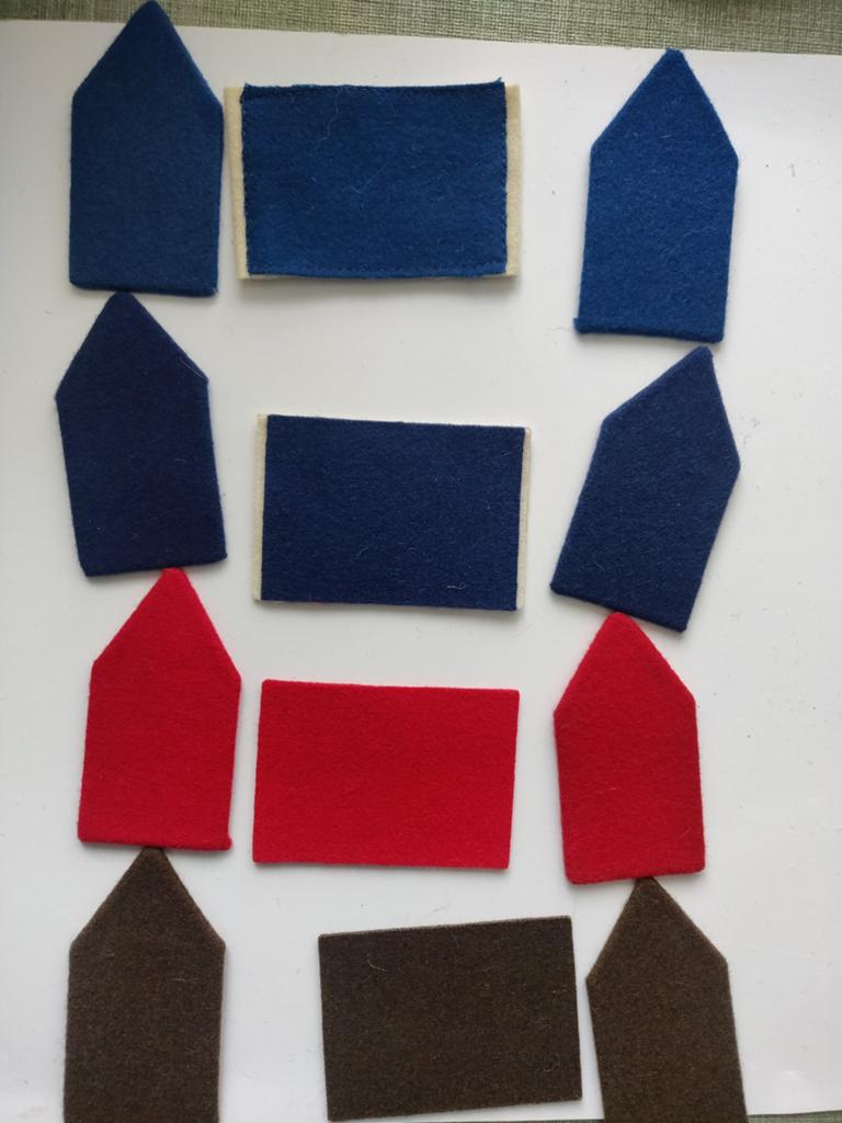 4 setjes baret en kraagspiegels, Verzamelen, Militaria | Algemeen, Ophalen of Verzenden, Landmacht, Nederland, Embleem of Badge