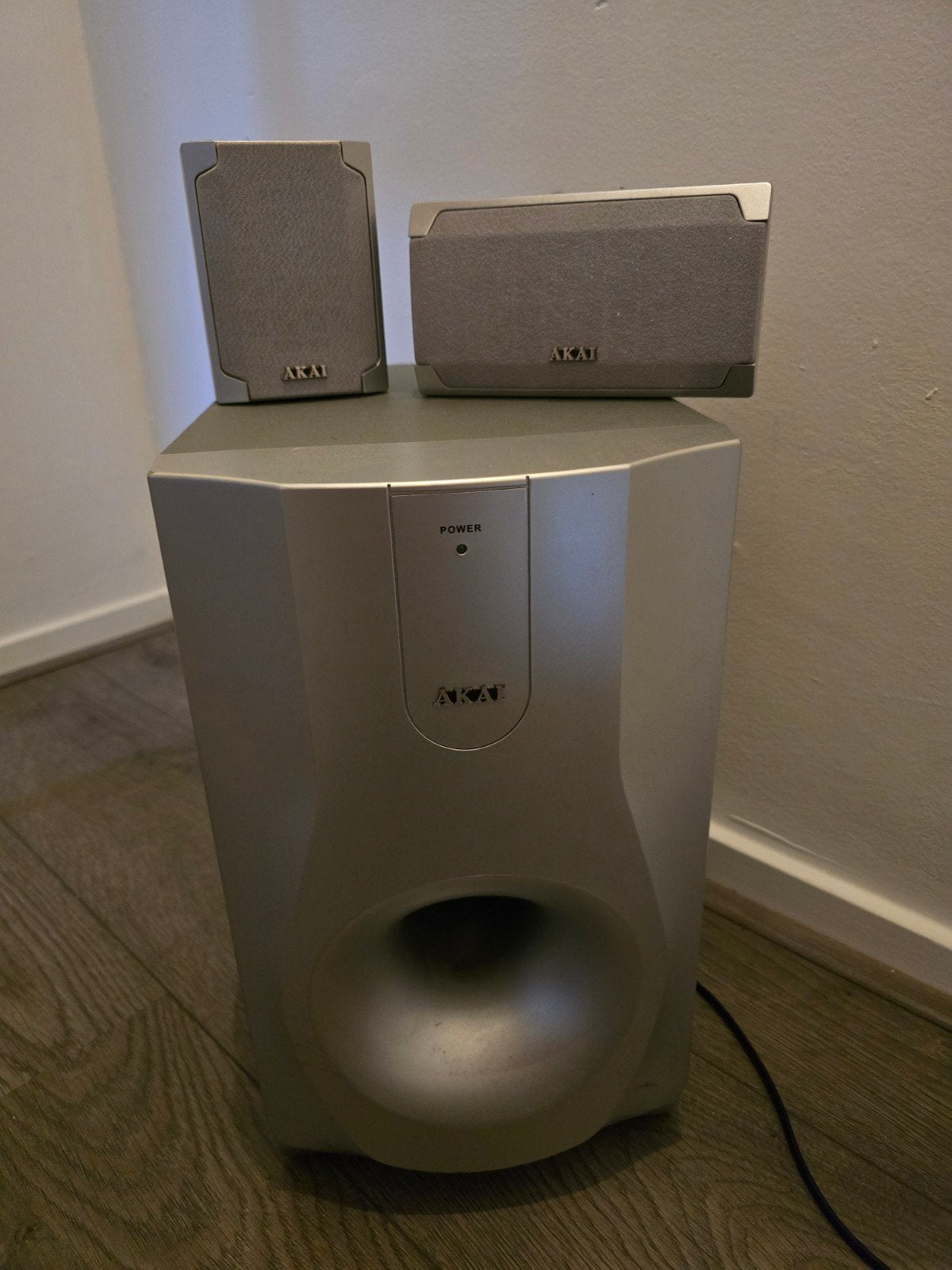 AKAI Speaker Set met Subwoofer - Zonder bekabeling., Gebruikt, Speakerset, Ophalen of Verzenden, Geschikt voor surround/home cinema