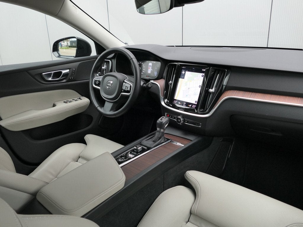 Volvo V60 Cross Country T5 AWD AUT 12MND garantie / 360 ca, Automaat, 1969 cc, Zwart, Vierwielaandrijving
