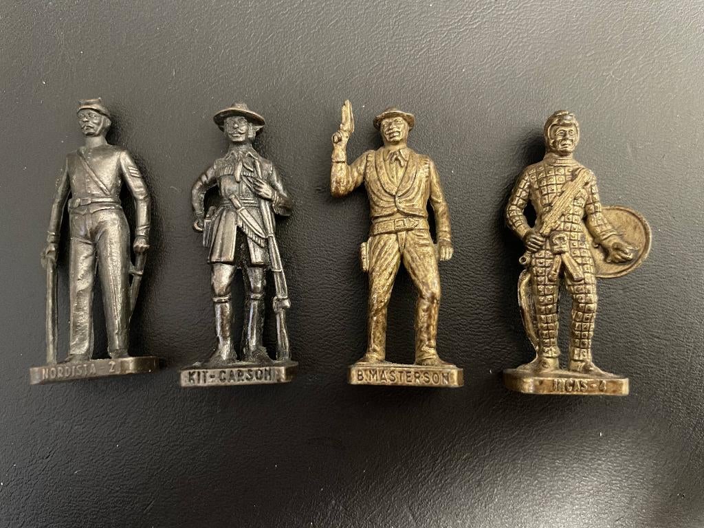 Te koop 4 ferrero kinder metalen, bronzen beeldjes, Ophalen of Verzenden