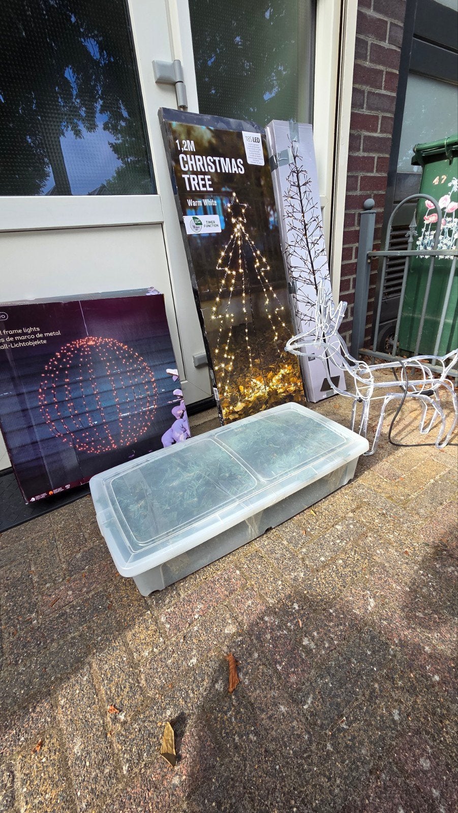 Kerstdecoratie, LED kerstbomen, rendier, kerstbol en takken, Diversen, Ophalen, Gebruikt