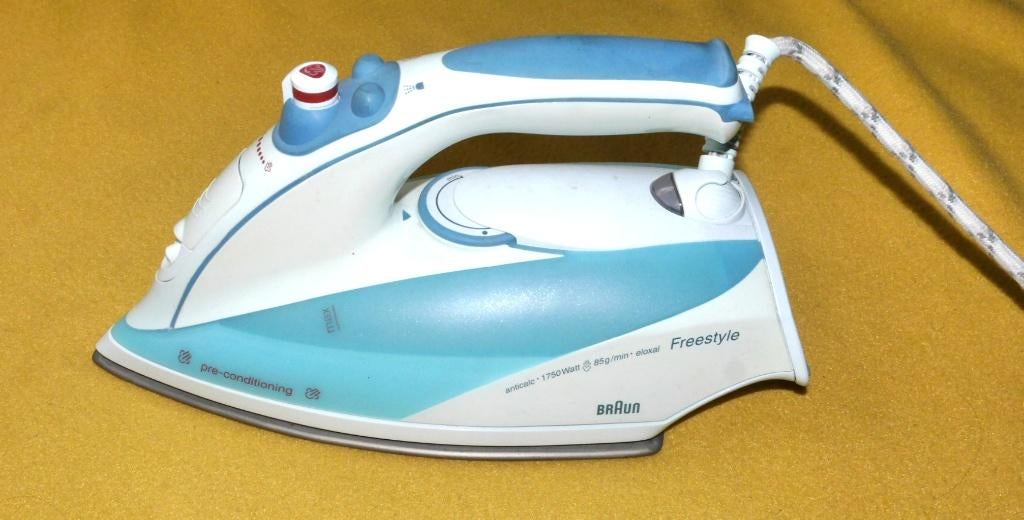 Braun Freestyle Stoomstrijkijzer, Ophalen of Verzenden, Zo goed als nieuw, Strijkijzer met snoer