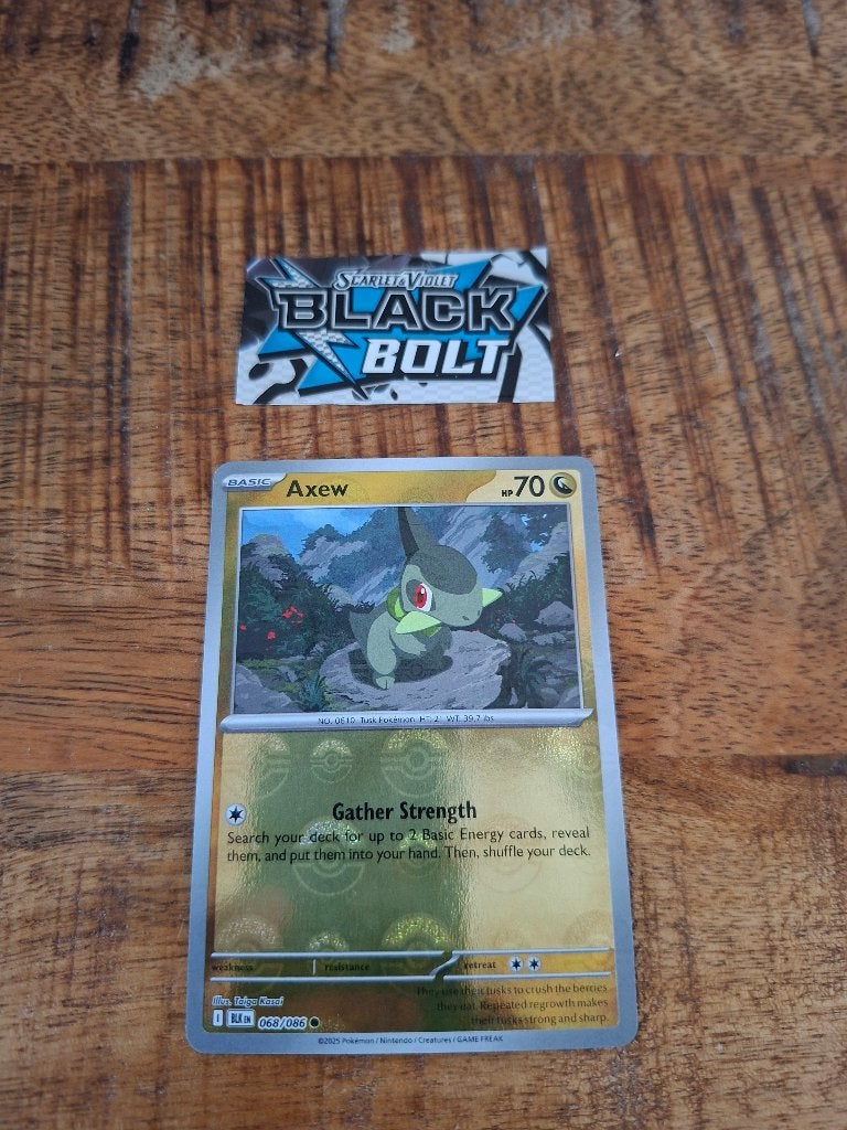 Pokemon Axew (pokeball) (068/086)  Black Bolt, Ophalen of Verzenden, Nieuw, Losse kaart, Foil