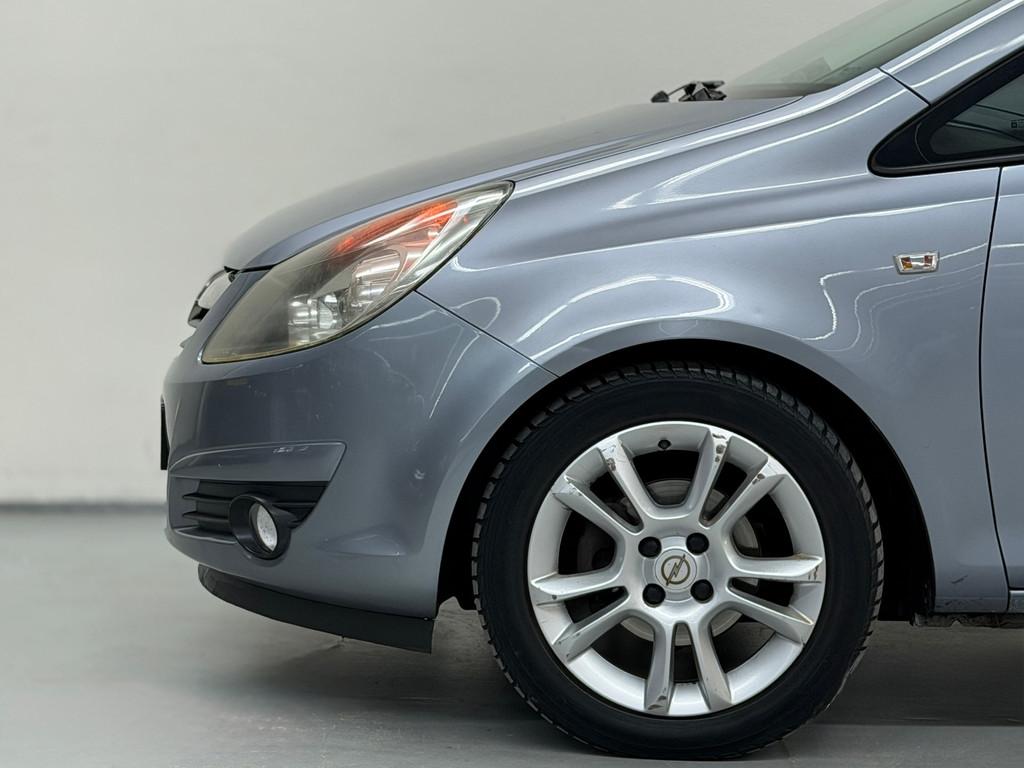 Opel Corsa 1.4-16V Sport 5D VOL AUTOMAAT AIRCO, 15 km/l, Gebruikt, 4 cilinders, 49 €/maand