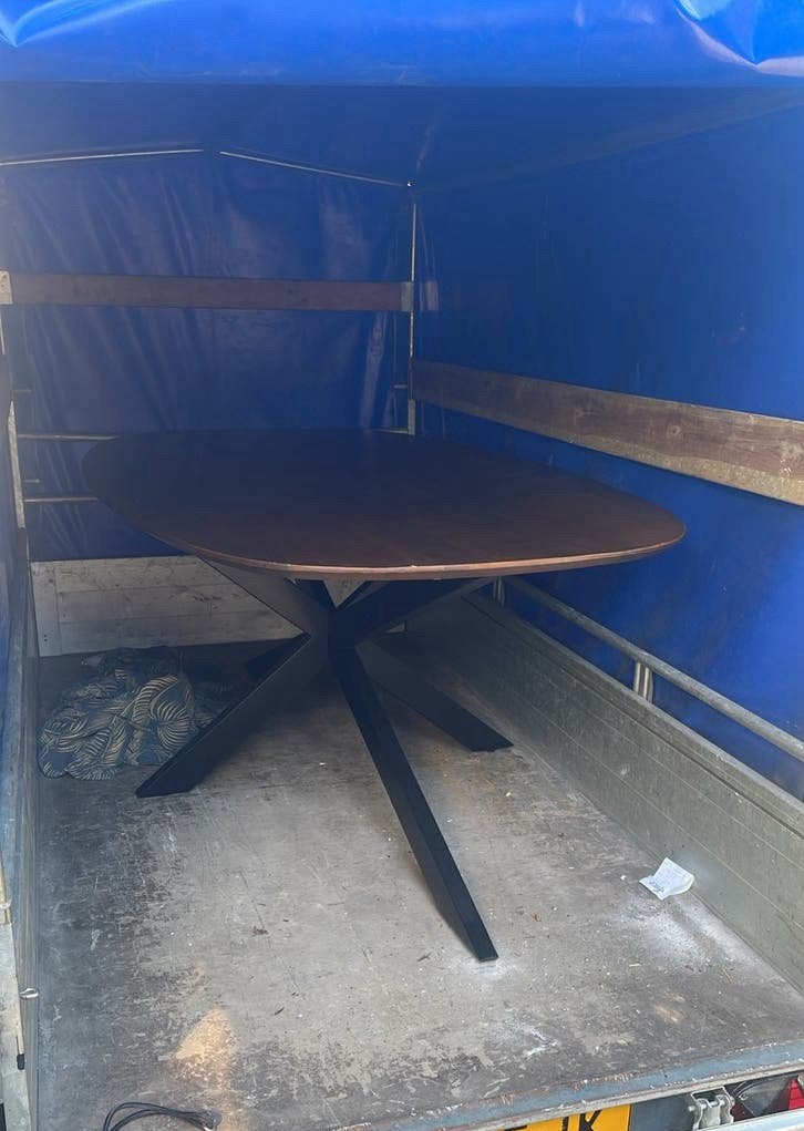 Ovale eettafel met donker houten blad en metalen onderstel, Ophalen, Gebruikt, 150 tot 200 cm, 200 cm of meer