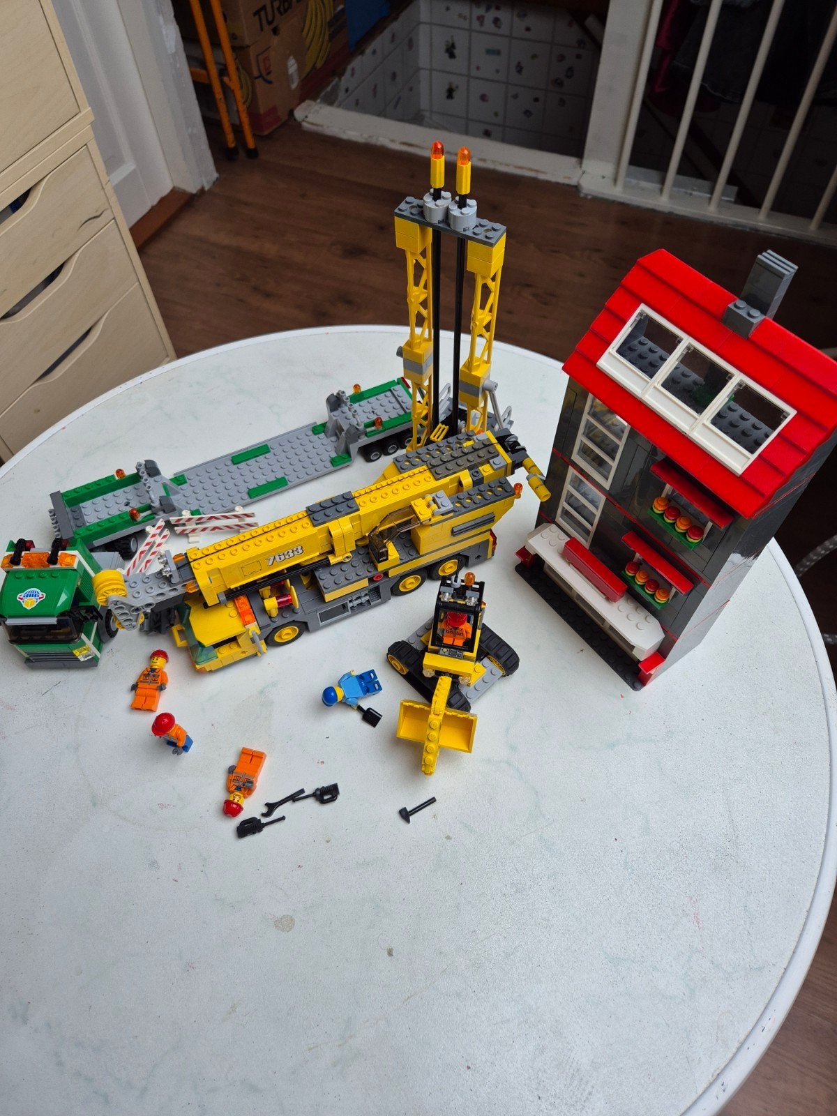 Lego City 7633 Kraanwagen met huis en accessoires, Kinderen en Baby's, Speelgoed | Duplo en Lego, Lego, Ophalen of Verzenden, Inclusief minifiguren