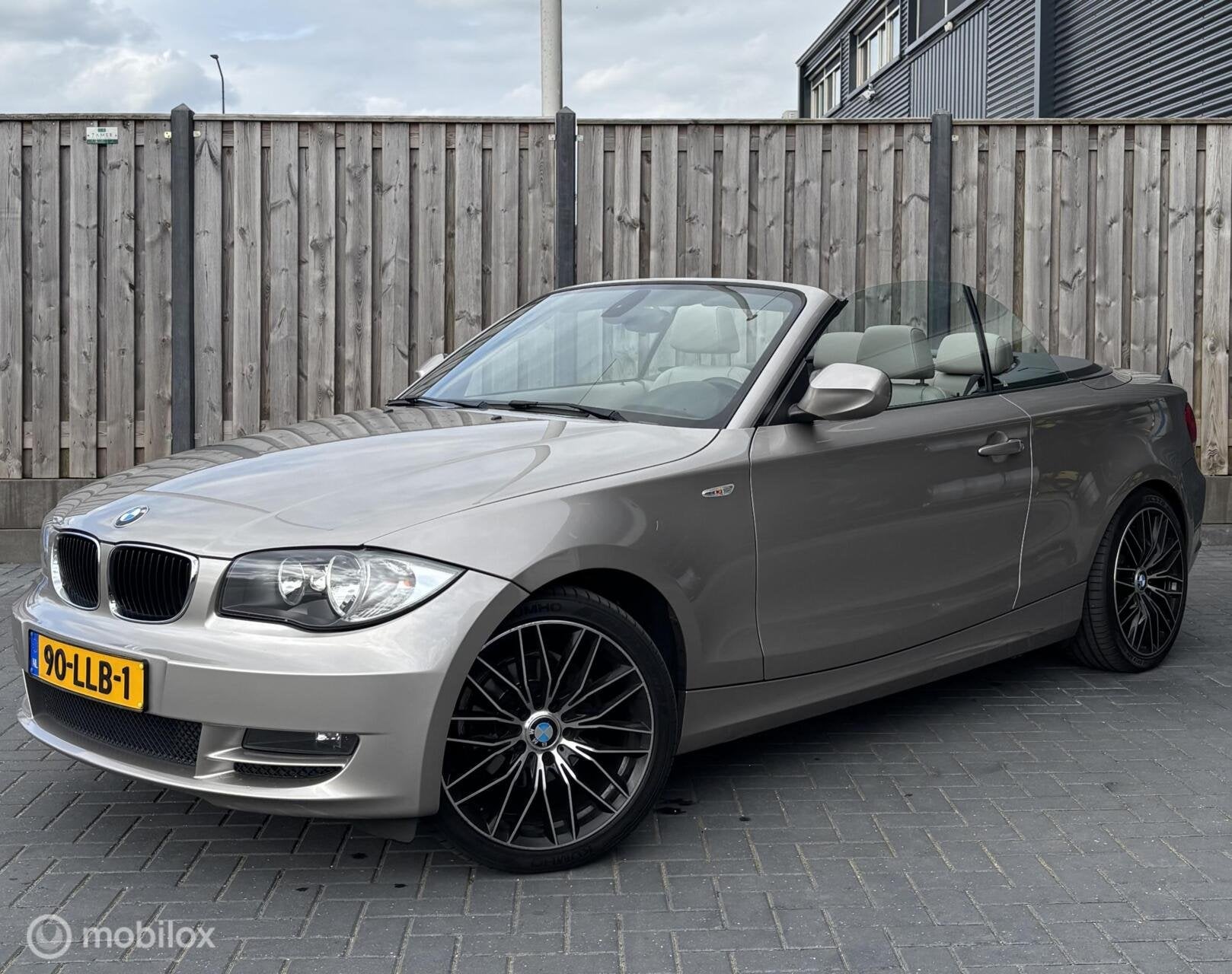 BMW 1-serie Cabrio 118i High Executive/Cabriolet/Leder/NAP/, Auto's, BMW, Euro 5, Beige, Cabriolet, 4 stoelen