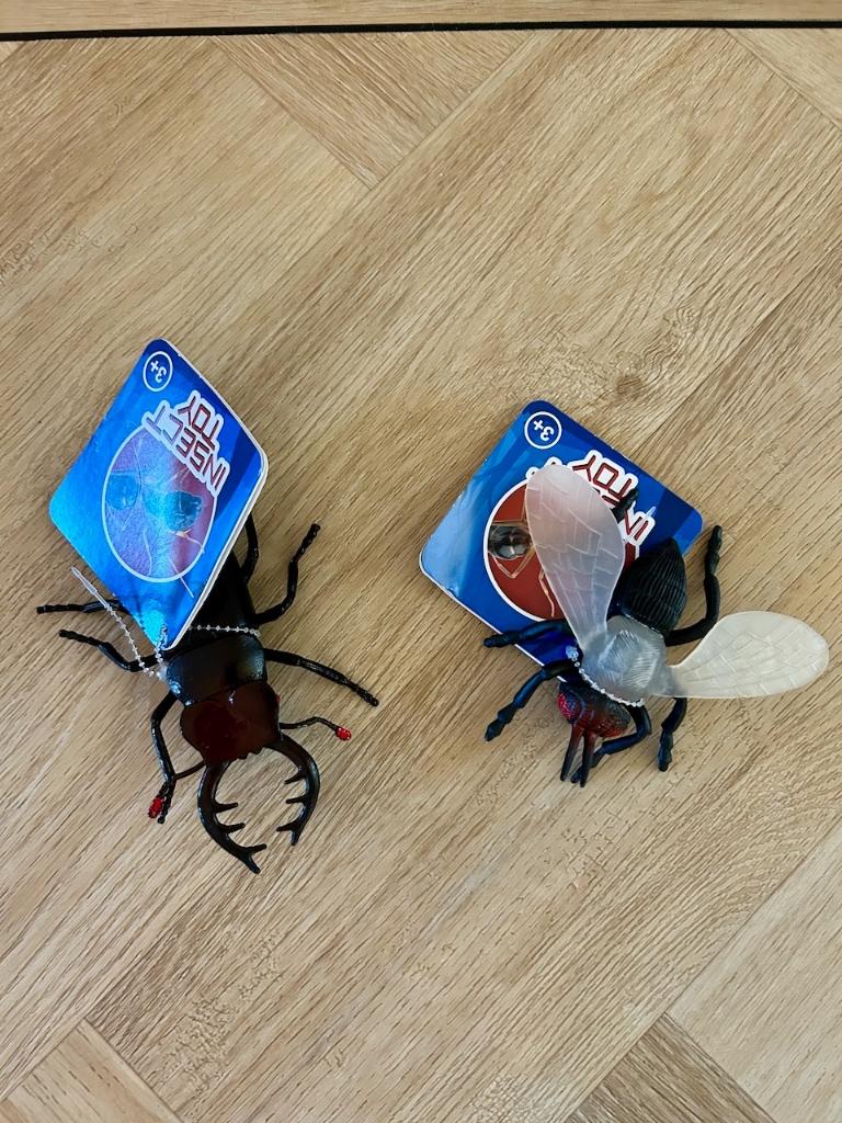 *NIEUW!* 2 x speelfiguren insecten / vlieg, Kinderen en Baby's, Speelgoed | Actiefiguren, Ophalen of Verzenden, Nieuw