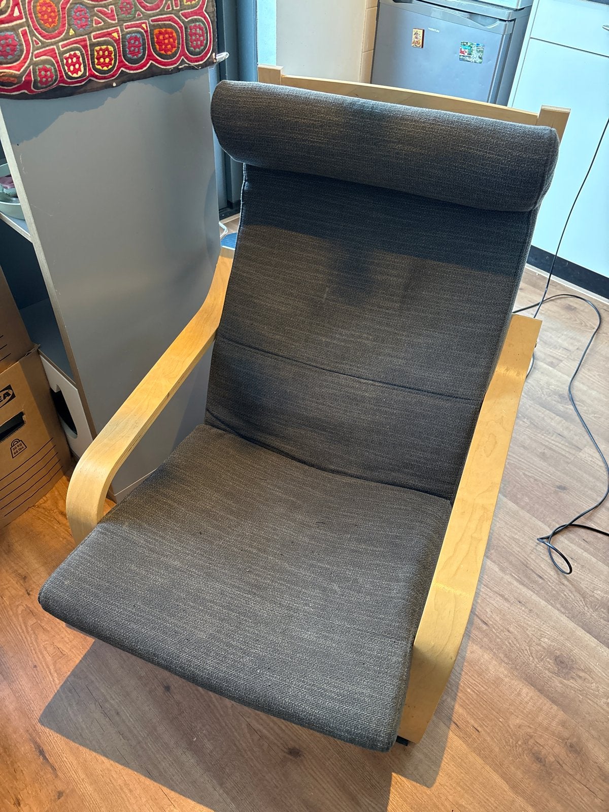 Comfortabele Ikea stoel met donkergrijze bekleding, Ophalen, Gebruikt, Hout, Eén