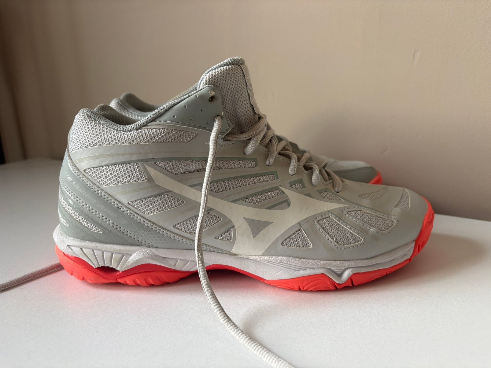 Mizuno zaalschoenen, Sport en Fitness, Ophalen of Verzenden, Zo goed als nieuw, Schoenen