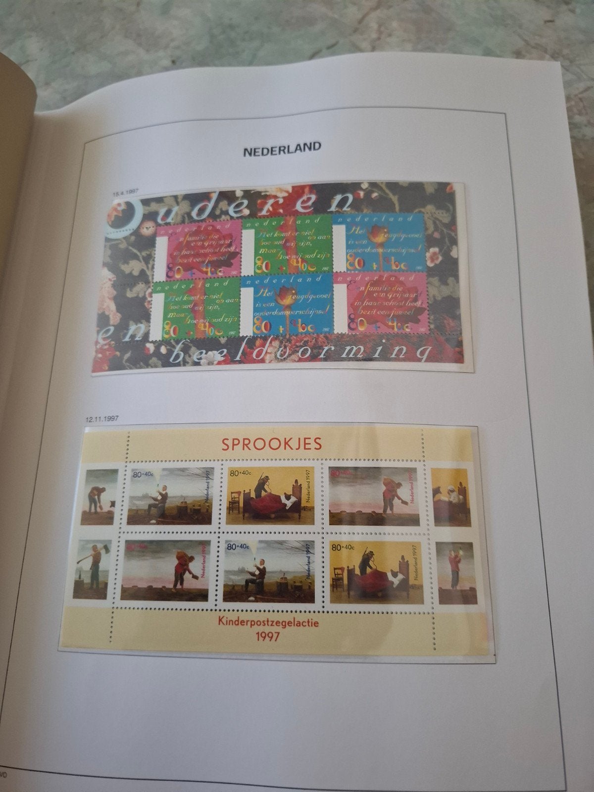Postzegels album met Postzegels, Ophalen, Nederland