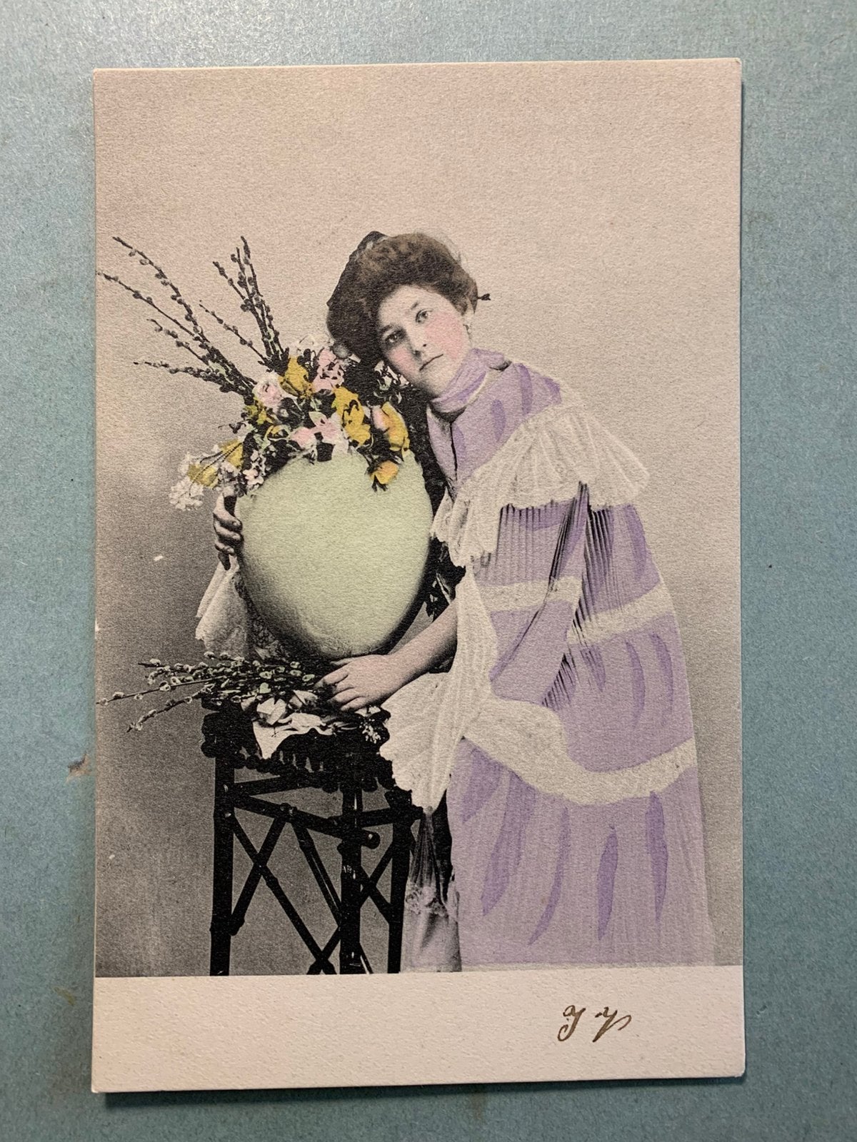 Pasen - dame met paasei, Ophalen of Verzenden, Voor 1920, Ongelopen, Feest(dag)