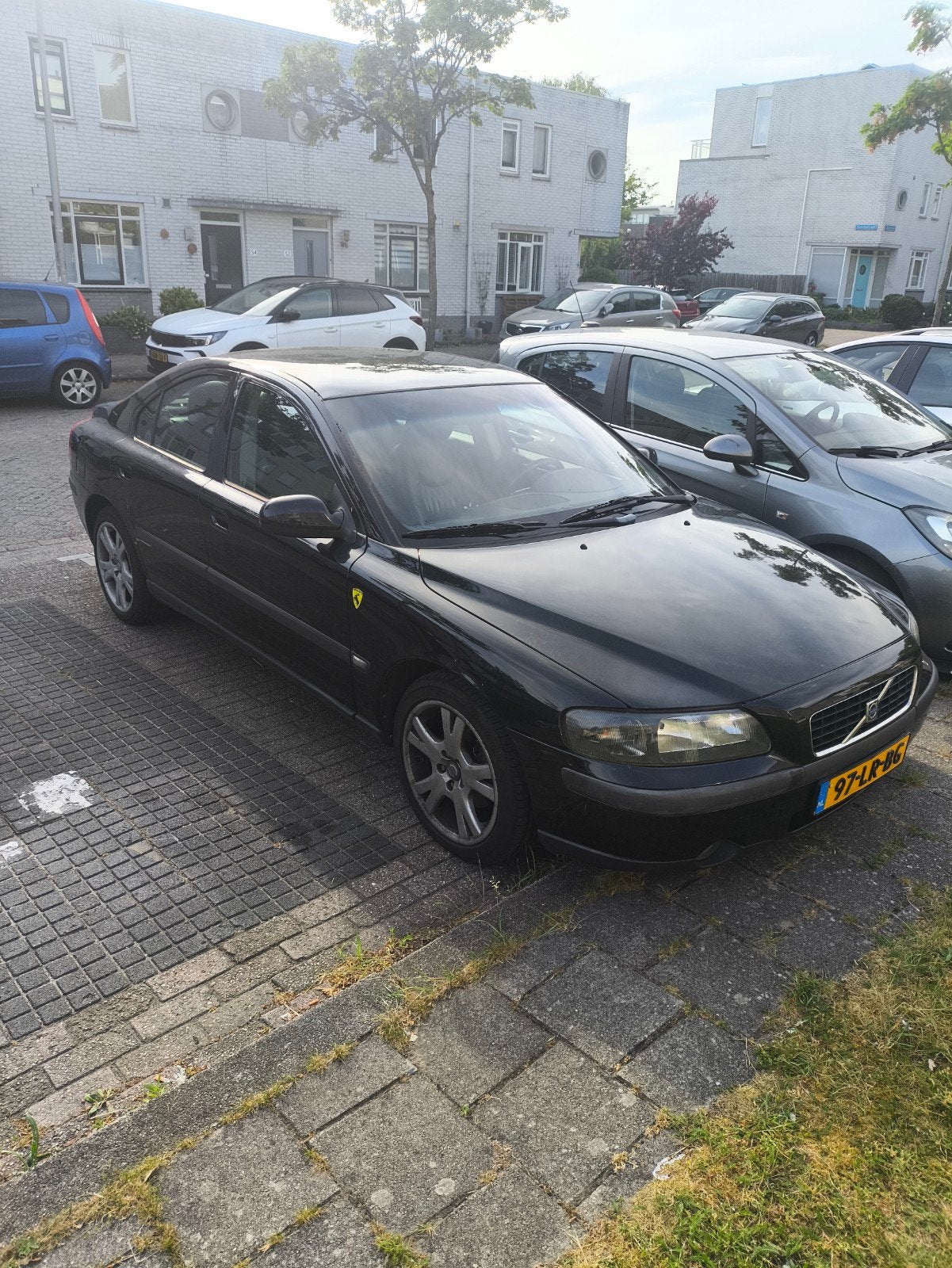 Volvo S60 2.4 140PK 2003 Zwart ; APK tot 28 april 2027, Voorwielaandrijving, Bluetooth, Zwart, 4 cilinders