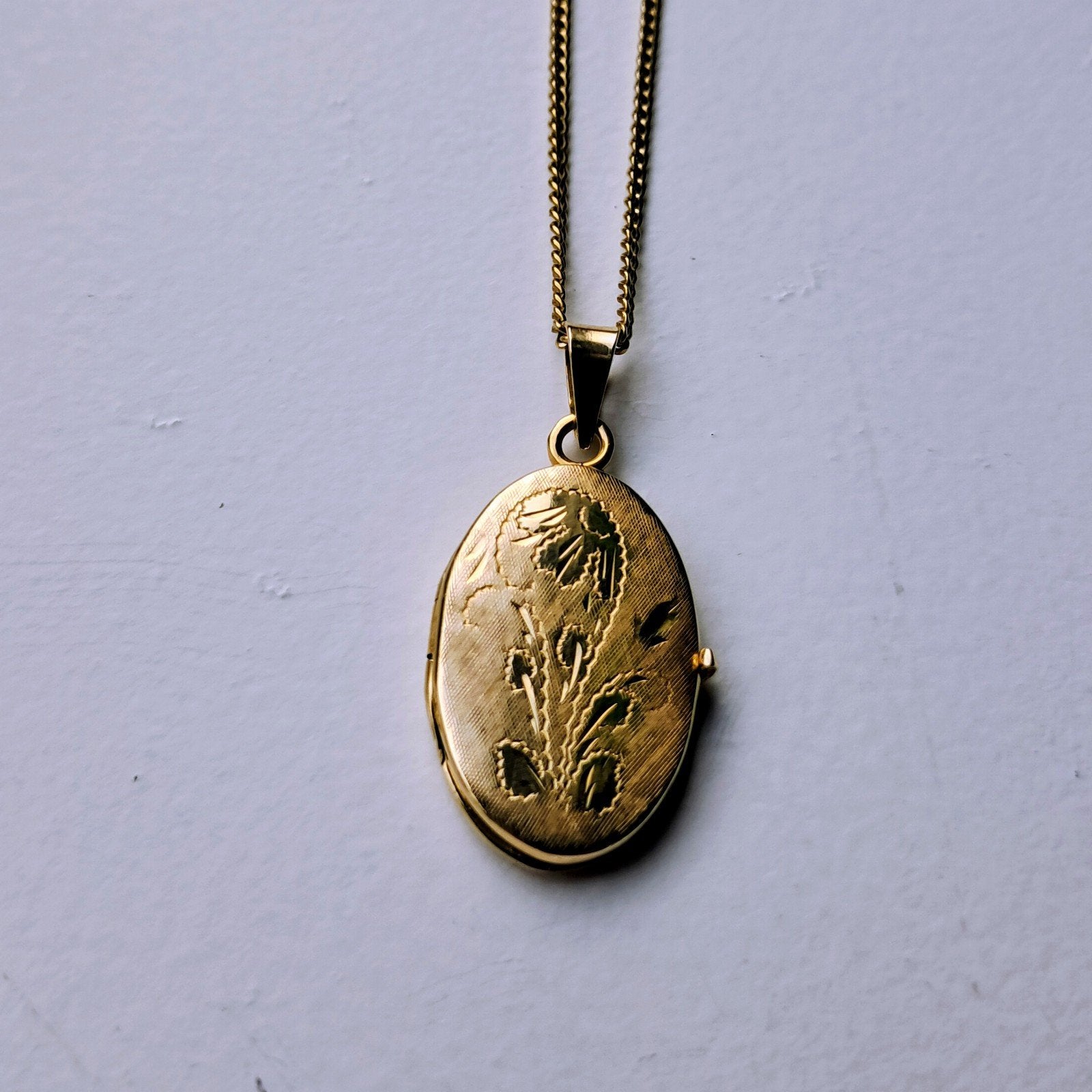 Vintage 14k gouden (foto) medaillon hanger en ketting izgst., Gebruikt, Ophalen of Verzenden, Bloem of Plant, Goud