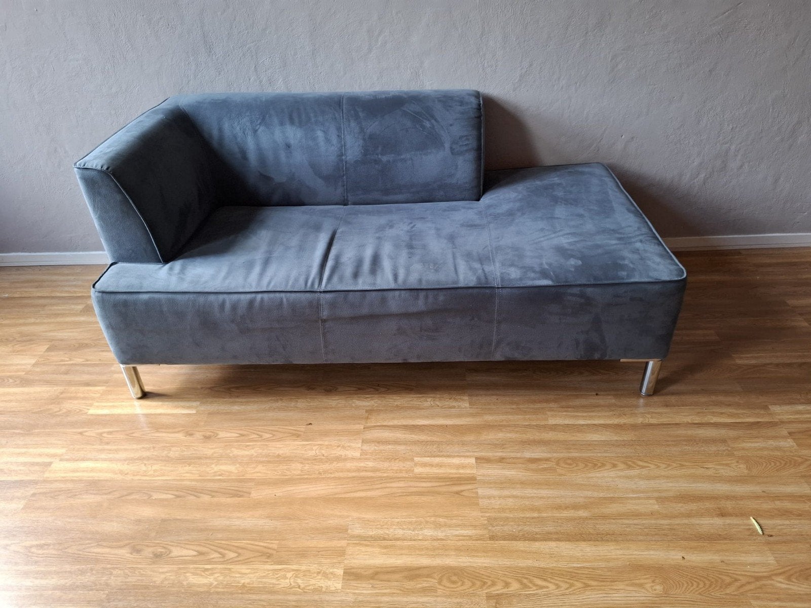 Stijlvolle chaise longue - Grijs fluweel, Huis en Inrichting, Banken | Sofa's en Chaises Longues, Ophalen, Gebruikt, Eenpersoons