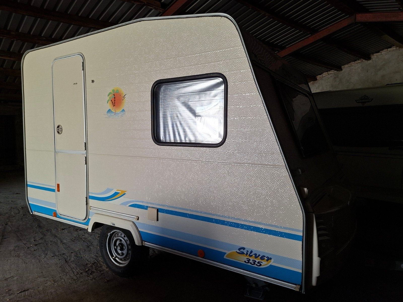 Caravelair silver 335 bj.2002 3 pers. max 750 kg leeg 450 kg, Caravans en Kamperen, Caravans, Treinzit, Dwarsbed, Particulier