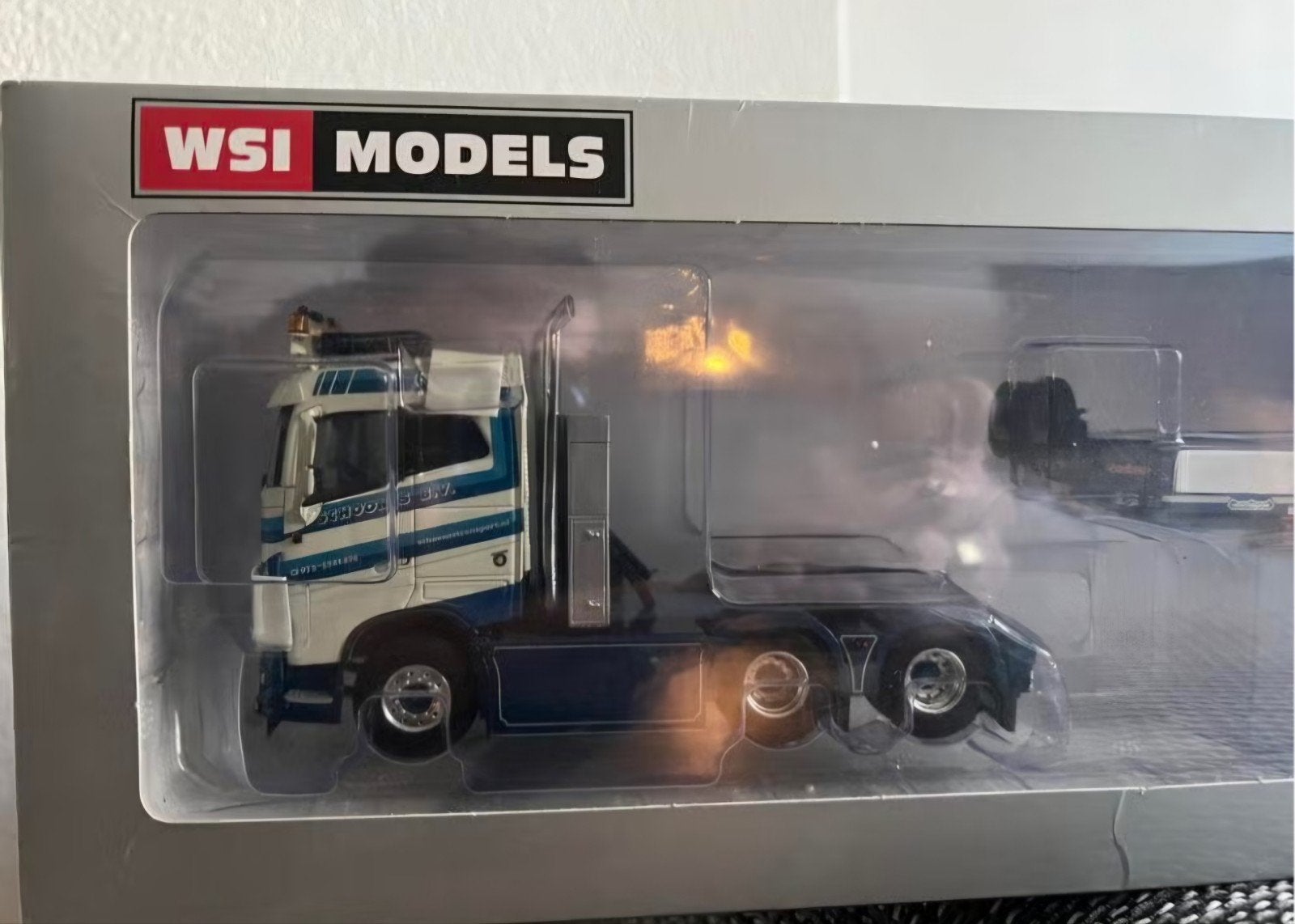 WSI Models Schoones Volvo FH Broederliefde - Nieuw in doos, Overige merken, 1:32 tot 1:50, Nieuw, Ophalen of Verzenden