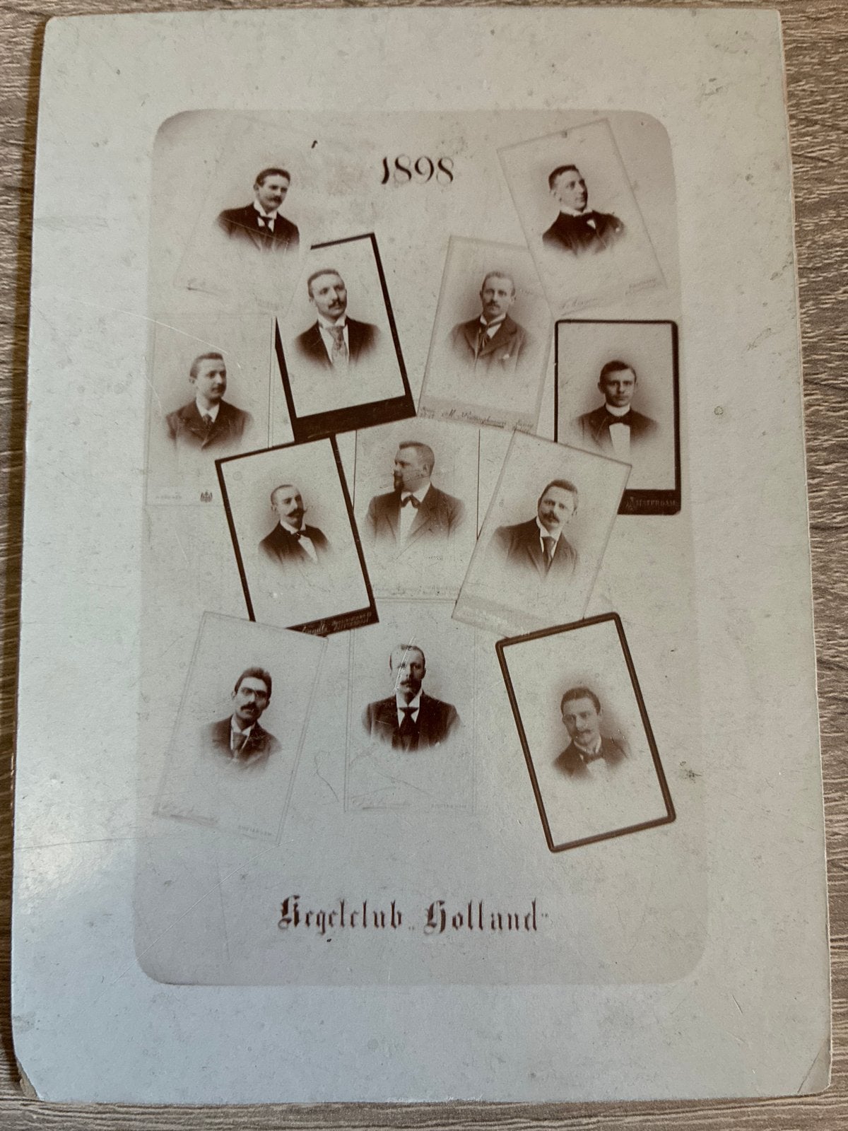 Oude foto op karton Kegelclub Holland 1898, Gebruikt, Foto, Ophalen of Verzenden, Voor 1940