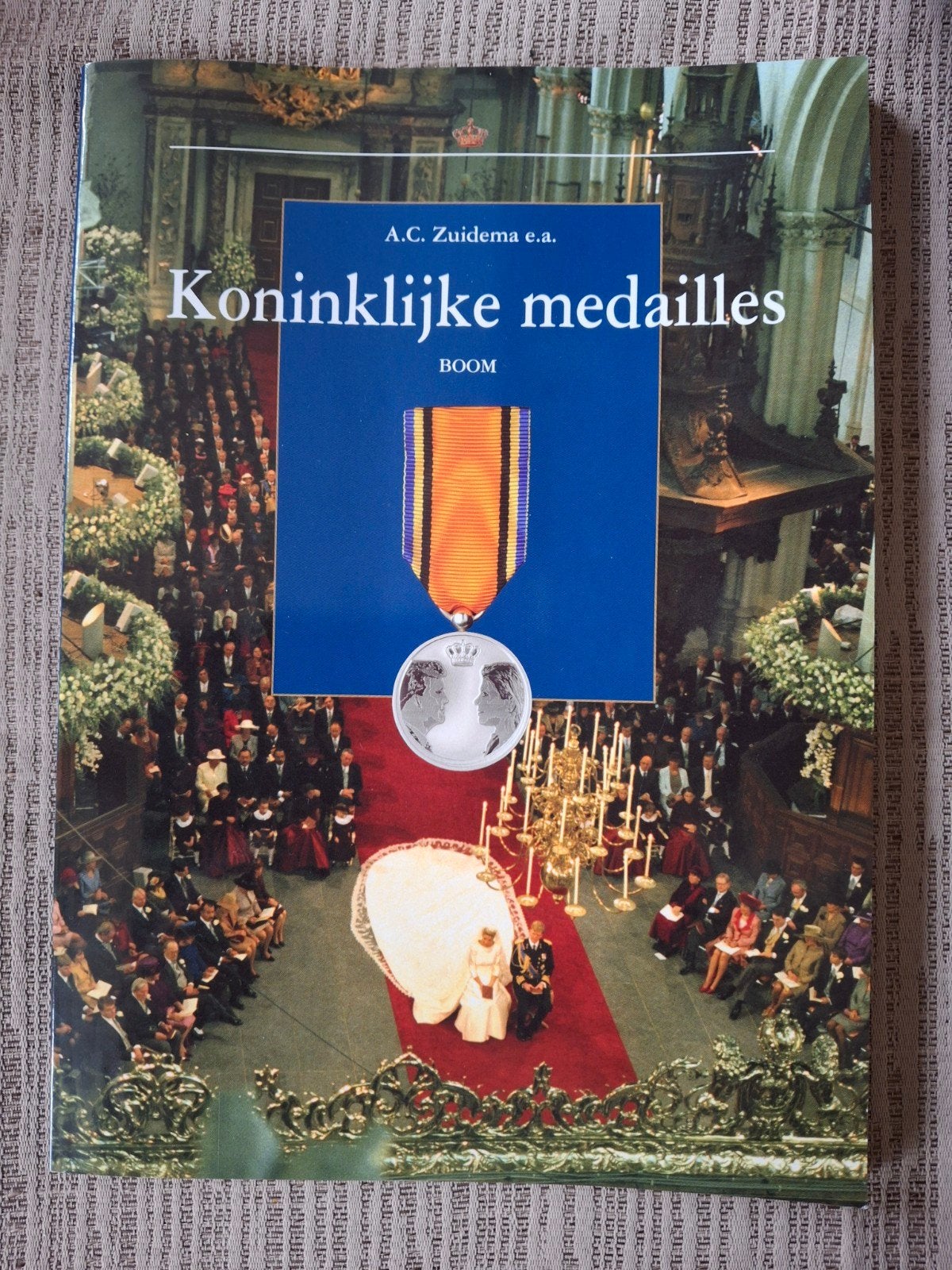 Koninklijke medailles - Nieuw boekwerk, Ophalen of Verzenden, Landmacht, Nederland, Boek of Tijdschrift