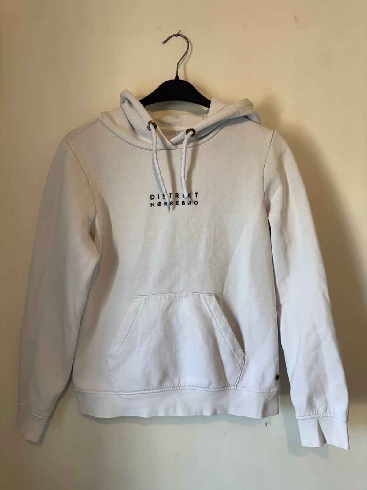 DISTRIKT NØRREBRO Witte hoodie - Maat M, Kleding | Dames, Ophalen of Verzenden, Gedragen, Maat 38/40 (M), Wit