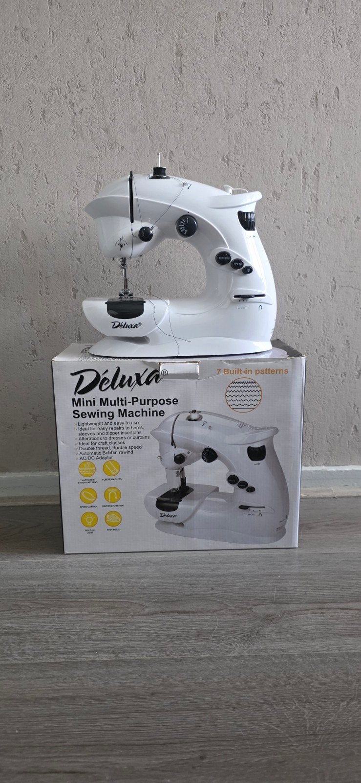Deluxa Mini Naaimachine, Ophalen of Verzenden, Zo goed als nieuw, Naaimachine, Overige merken