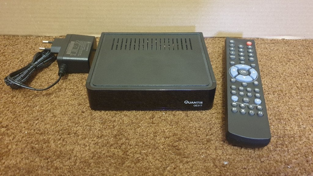 Digitale DVB-C radio Quantis QE 317, Ophalen of Verzenden, Zo goed als nieuw