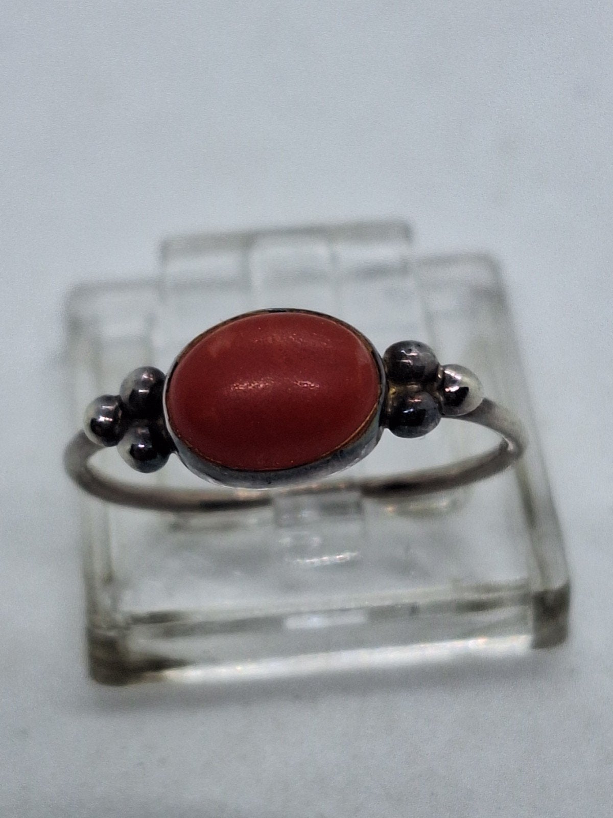 Zilveren ring met bloedkoraal, maat 17, Gebruikt, Ophalen of Verzenden, 17 tot 18, Met edelsteen