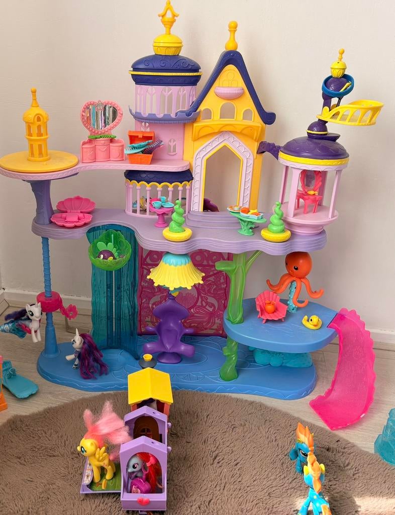 Grote My Little Pony speelset met kastelen en figuren, Kinderen en Baby's, Speelgoed | My Little Pony, Ophalen of Verzenden, Zo goed als nieuw