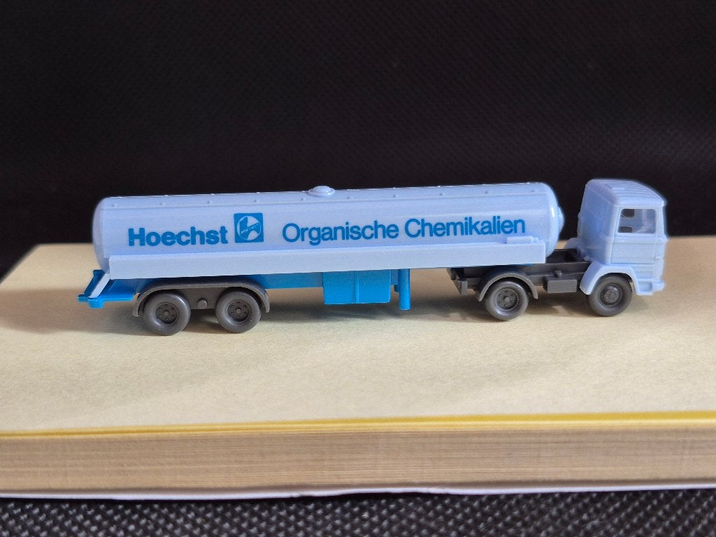 Wiking 9085 -Mercedes LPS1317 tankoplegger 'Hoechst' (16632), Overige merken, Gebruikt, Gelijkstroom of Wisselstroom, Overige typen