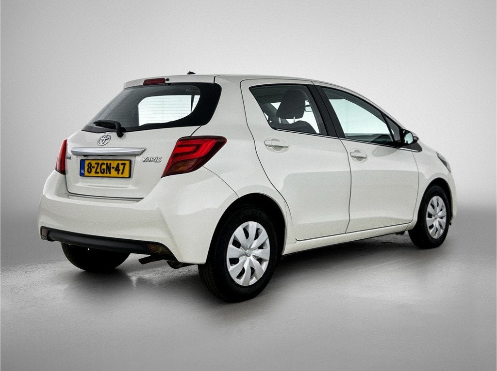 Toyota Yaris 1.0 VVT-i Aspiration (bj 2015), Voorwielaandrijving, 12 maanden, Start-stop-systeem, Origineel Nederlands