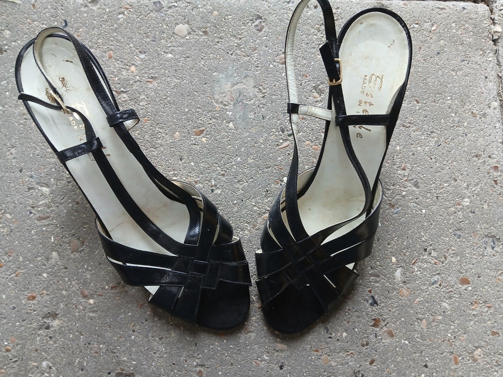 Leuke zwarte open schoenen met een hakje in maat 40., Kleding | Dames, Ophalen, Zo goed als nieuw, Estelle, Zwart
