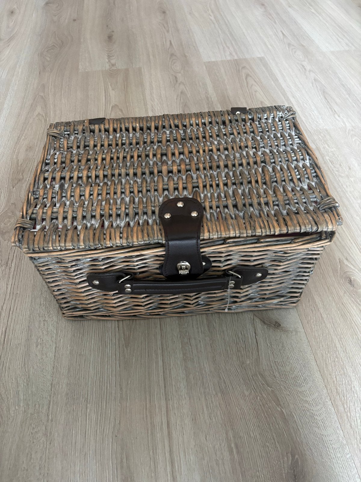 Grote rieten picknickmand met geruite voering met inhoud, Ophalen of Verzenden, Zo goed als nieuw