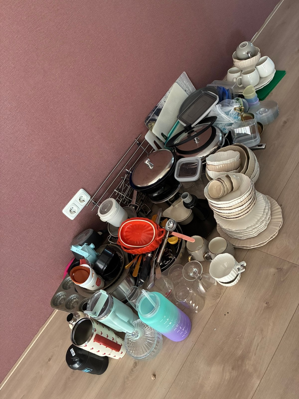Pannen borden bestek bakjes glazen kopjes, Ophalen, Gebruikt