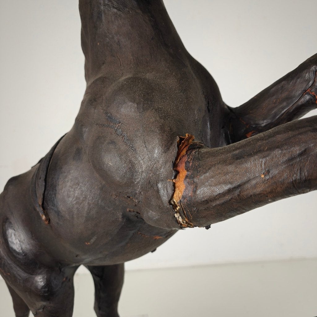 Vroege 20e-eeuwse leren paardensculptuur met glazen ogen, Ophalen of Verzenden