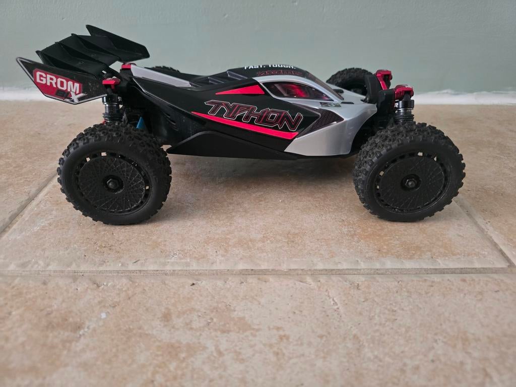 Arrma Typhon 3S met brushless motor (excl. accu) (1:16), Auto offroad, Zo goed als nieuw, Schaal 1:16, Ophalen