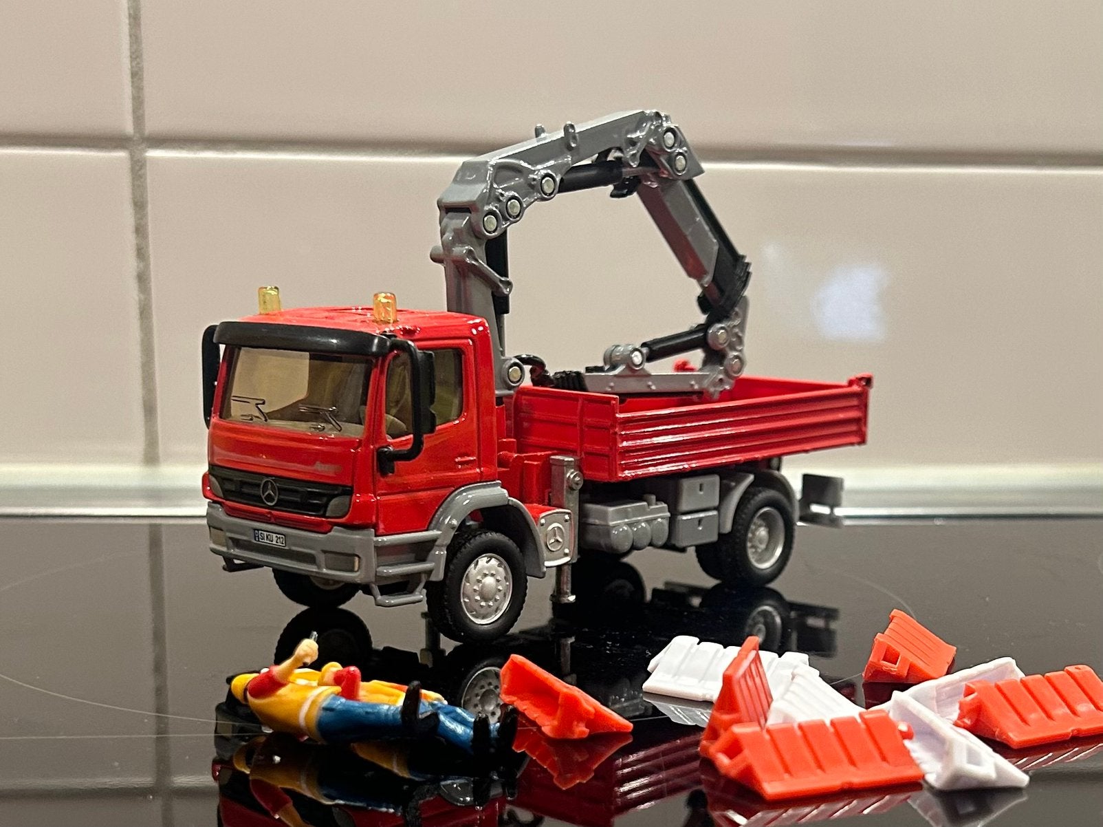 Siku Mercedes Bakwagen Wegenbouw 1:50, Verzenden, Zo goed als nieuw, Bus of Vrachtwagen, SIKU