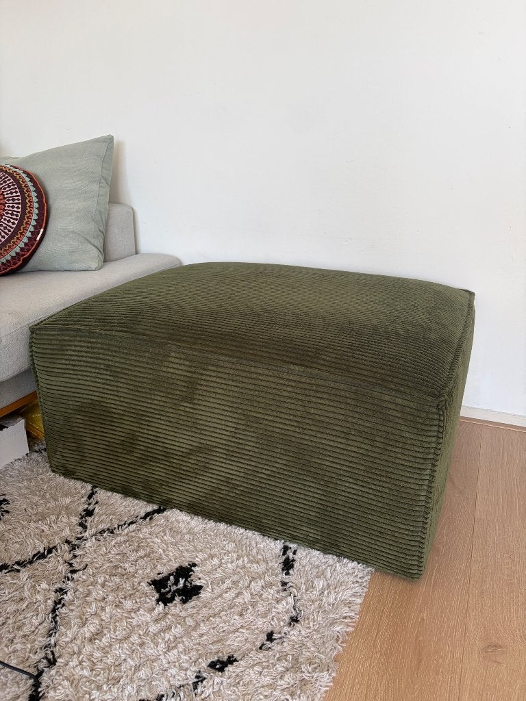 Kave Home poef/voetenbank - Groen ribstof, Ophalen, 75 tot 100 cm, Zo goed als nieuw, 75 tot 100 cm