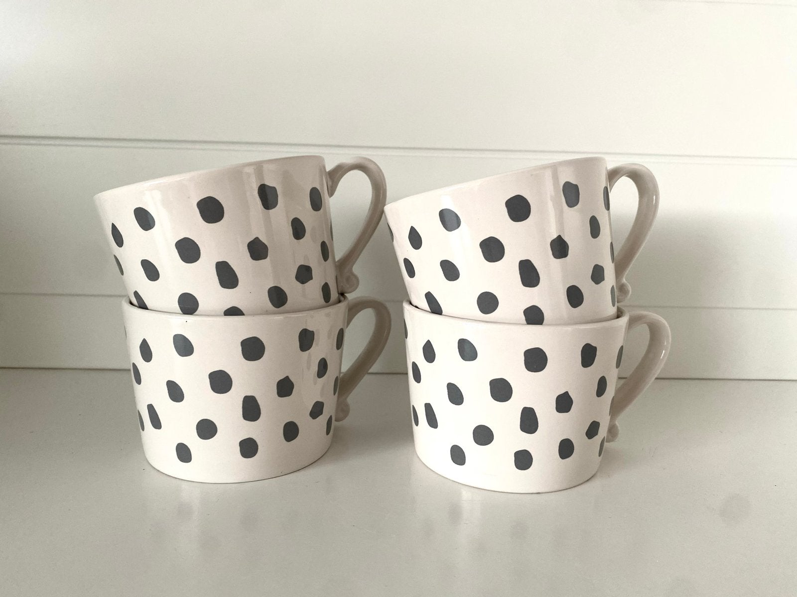 Set van 4 Bastion Collections mokken met stippen, Overige typen, Ophalen of Verzenden, Zo goed als nieuw, Steen/keramiek
