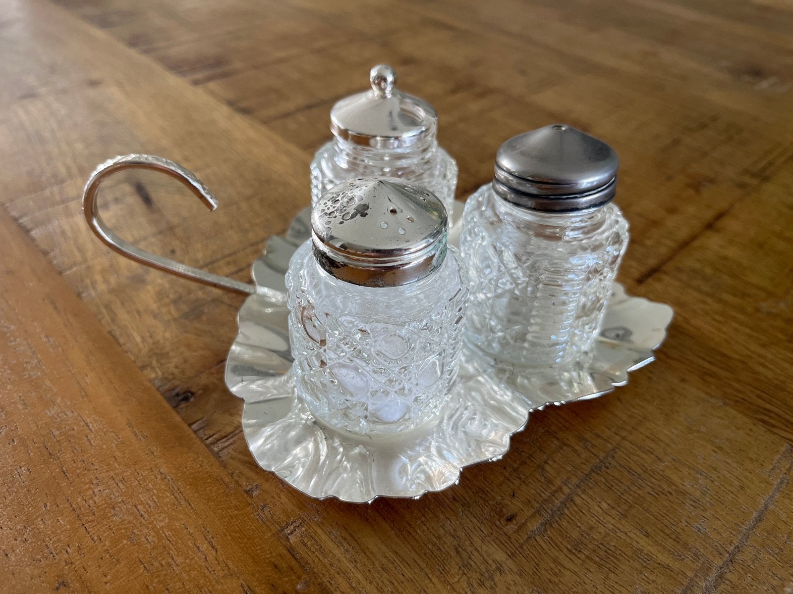 Vintage Zout- en Peperstel met Dienblad, Antiek en Kunst, Antiek | Servies compleet, Ophalen of Verzenden
