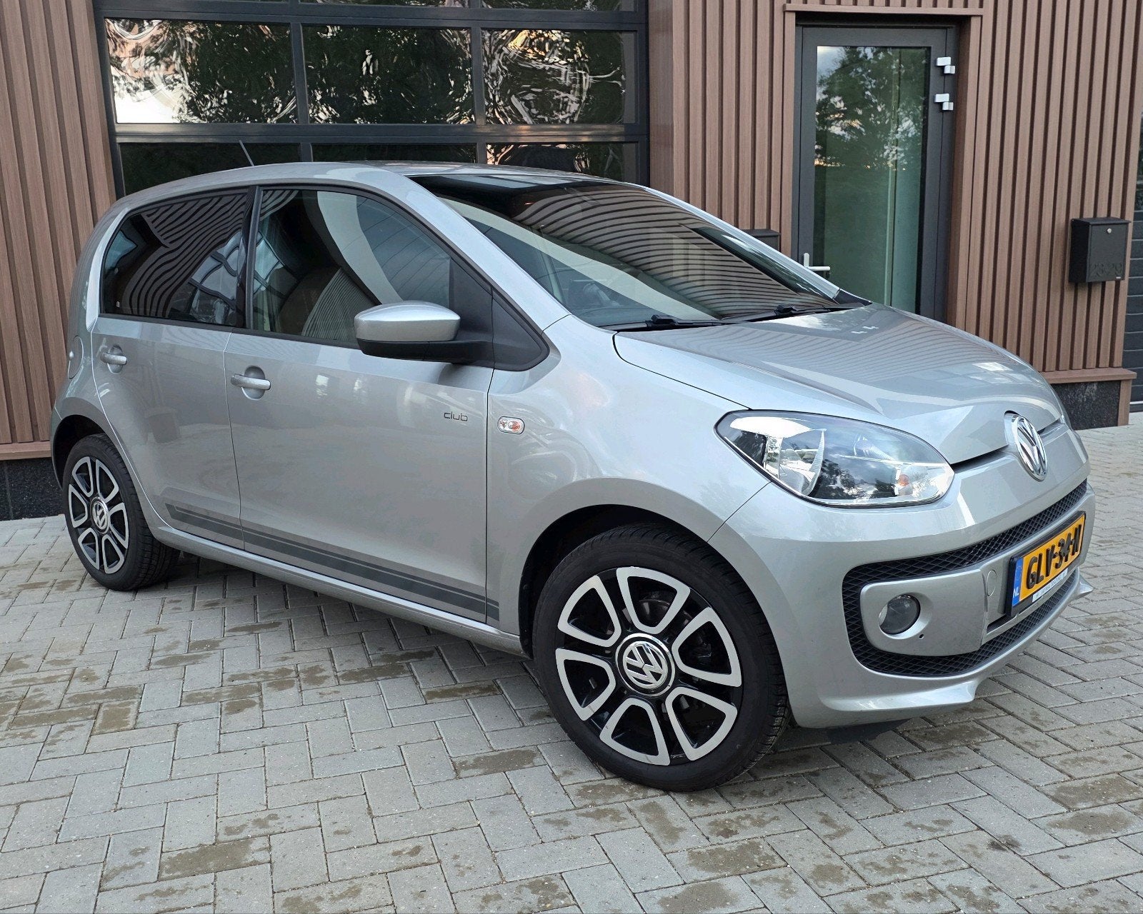 Volkswagen HIGH up! 1.0 75PK 5-DRS Cruise St verw Top staat!, Auto's, Voorwielaandrijving, Stof, 74 pk, 4 stoelen