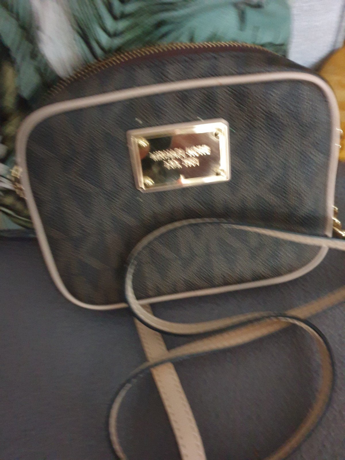 Michael Kors Schoudertasje - Zo goed als nieuw, Ophalen of Verzenden, Zo goed als nieuw, Bruin, Schoudertasje
