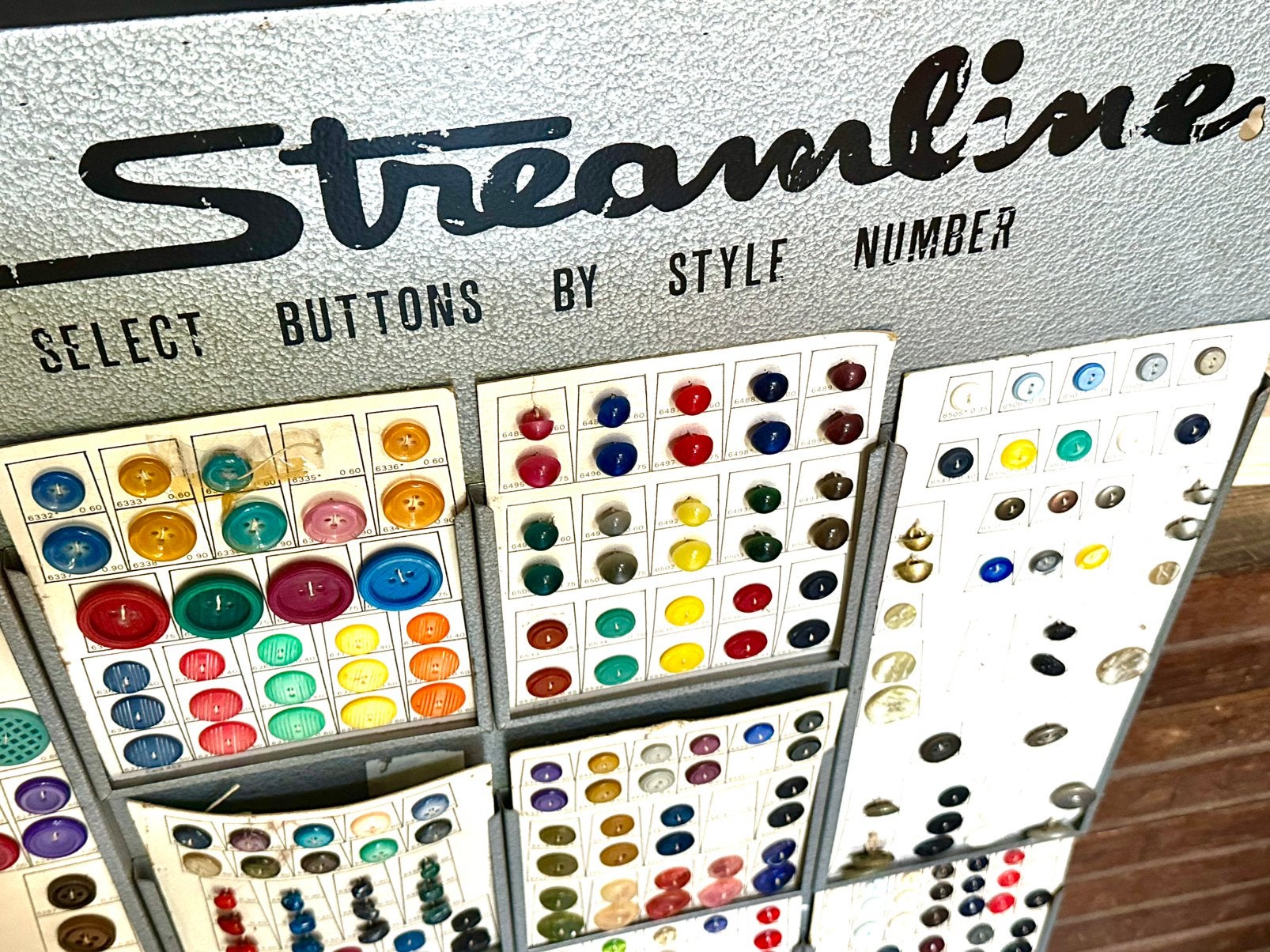 Gaaf voor aan de muur: ‘Streamline Button Beauties’, Ophalen, Gebruikt, Overige typen