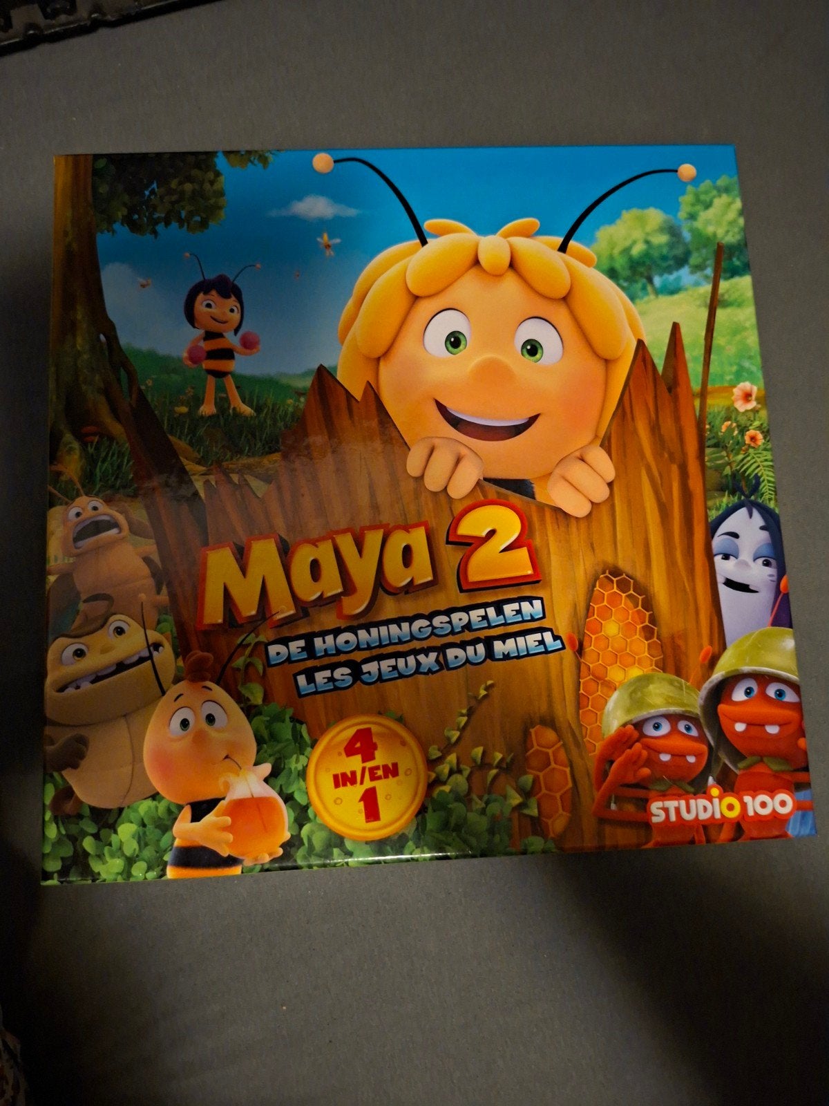 Maya 2: De Honingspelen - Bordspel van Studio 100 bijna nieu, Een of twee spelers, Ophalen of Verzenden, Zo goed als nieuw, Studio 100