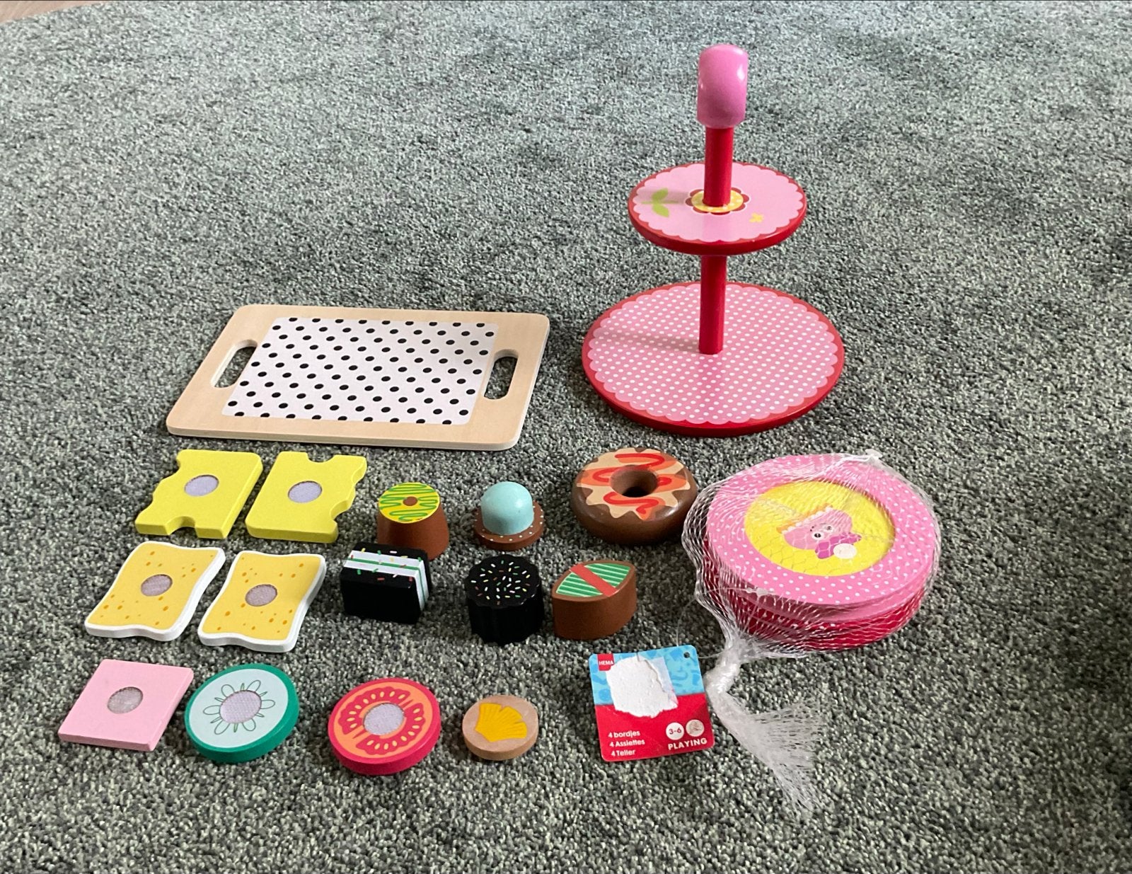 Houten speelgoed: etagère/4 bordjes/gebakjes en fruit, Ophalen of Verzenden, Gebruikt, Jongen of Meisje