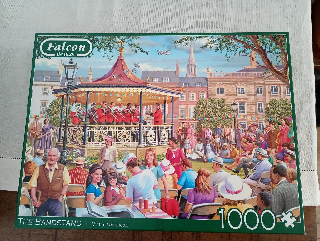 Moederdag Tip: Falcon puzzel The Bandstand 1000st, Hobby en Vrije tijd, Denksport en Puzzels, Ophalen of Verzenden, 500 t/m 1500 stukjes