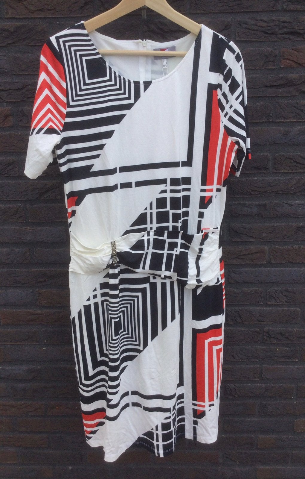 Mooie jurk nieuw KIRSTEN crème zwart rood maat 40, Maat 38/40 (M), Nieuw, Ophalen of Verzenden, KIRSTEN