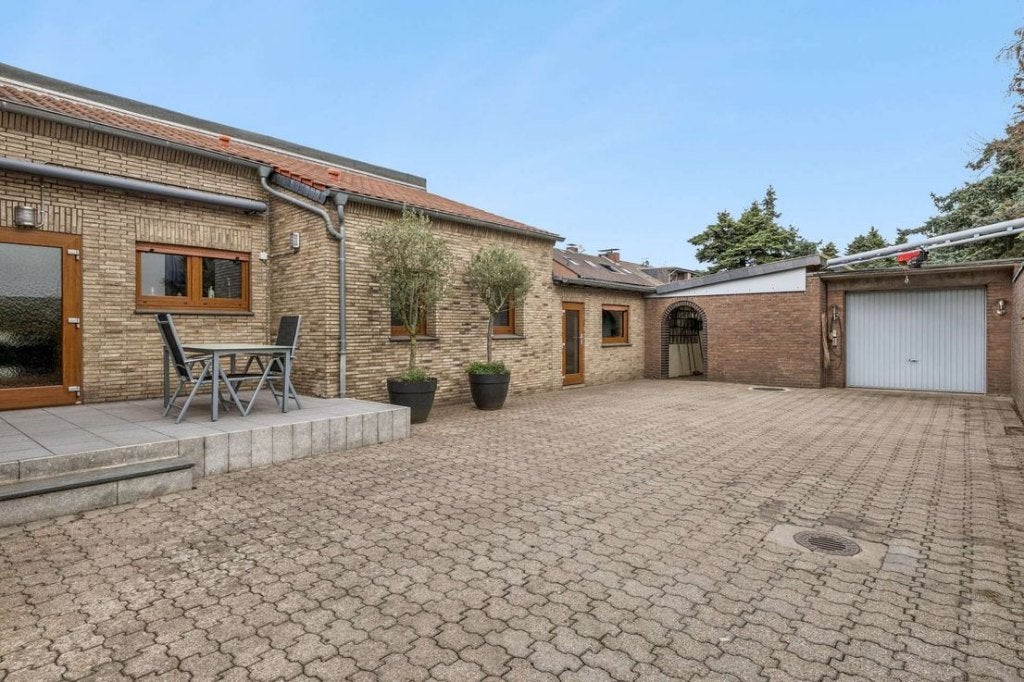 Huis met groot grondstuk In Duisburg/ Bergheim., 145 m², Duisburg / Bergheim, 5 kamers, Woonhuis