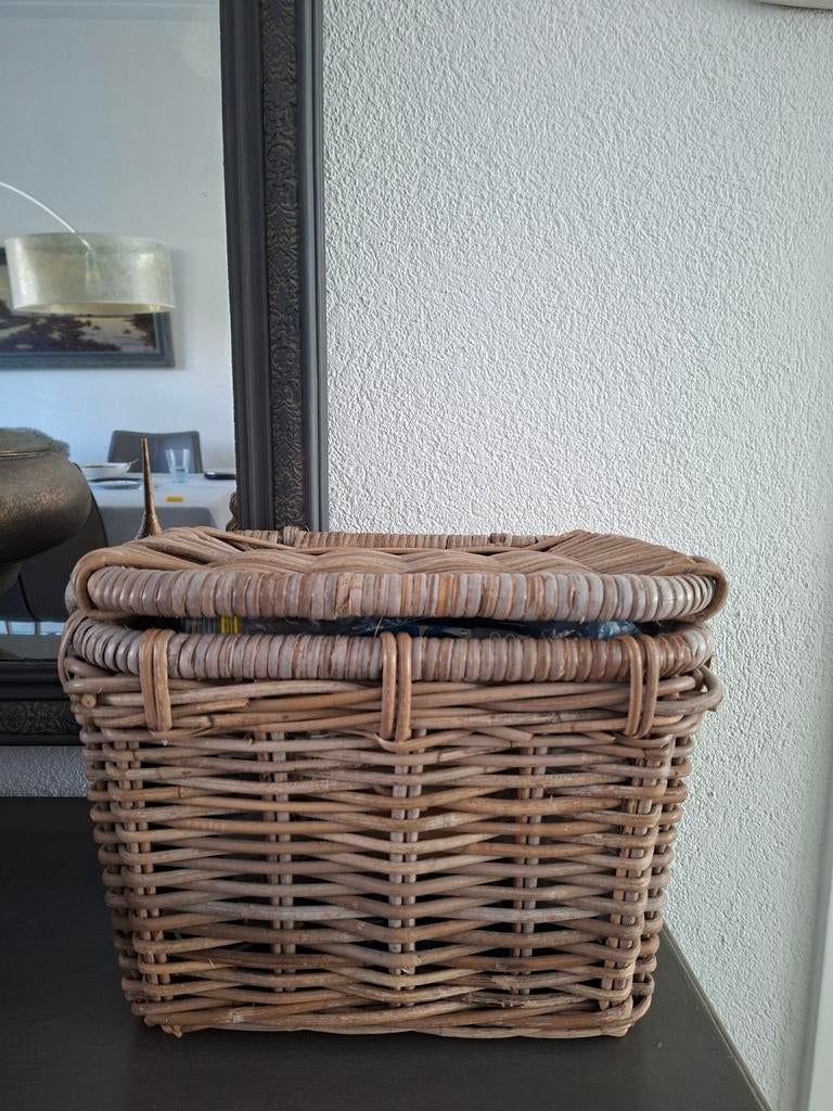 Rieten mand met deksel, Ophalen, Gebruikt, Mand, Riet