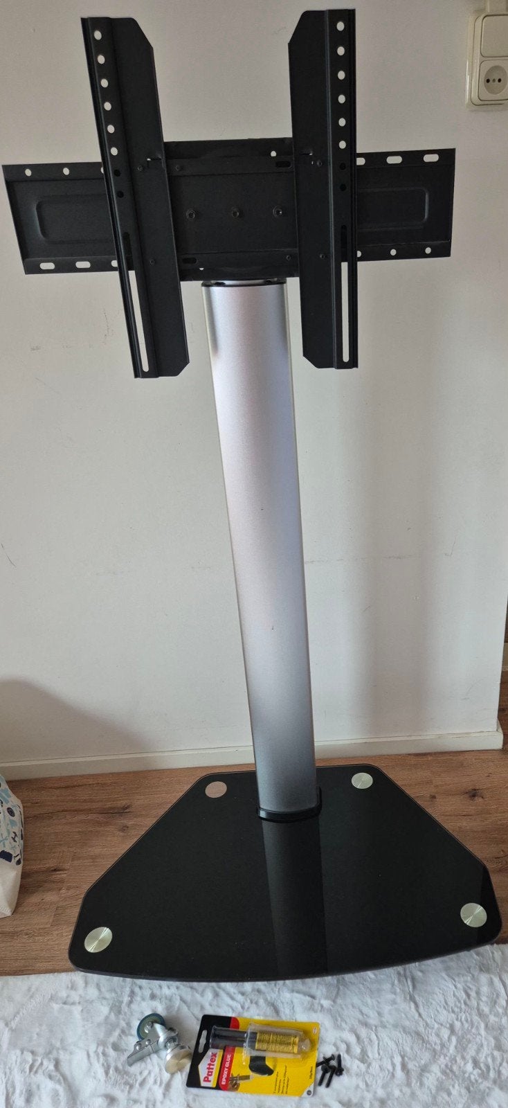 TV Standaard met glazen voet en zilveren kolom, Huis en Inrichting, Kasten | Televisiemeubels, Gebruikt, 100 tot 150 cm, Glas