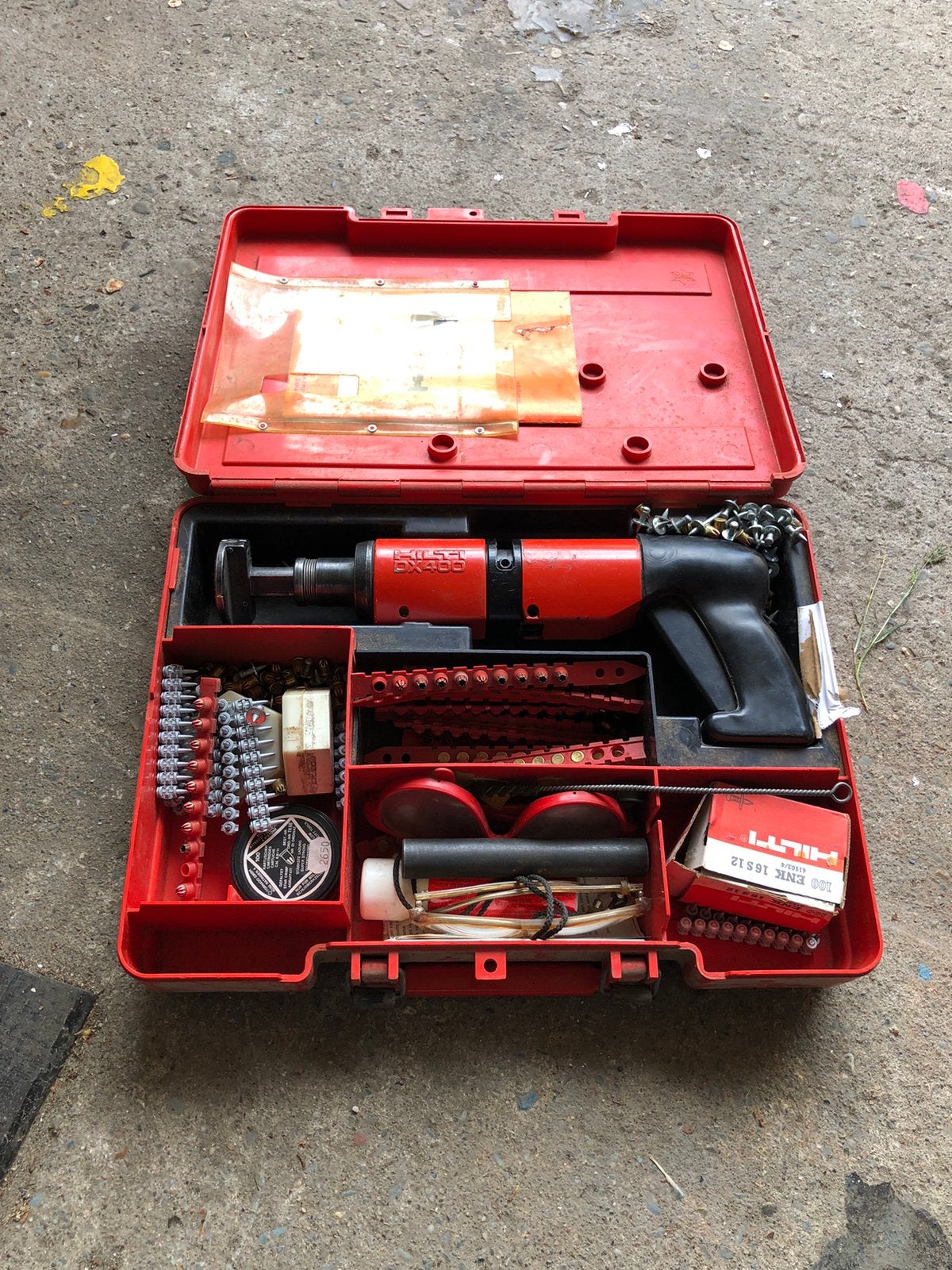 Hilti Beton of Staal nagels Tekker Schiethammer, Ophalen of Verzenden, Zo goed als nieuw, Boor- en/of Breekhamer